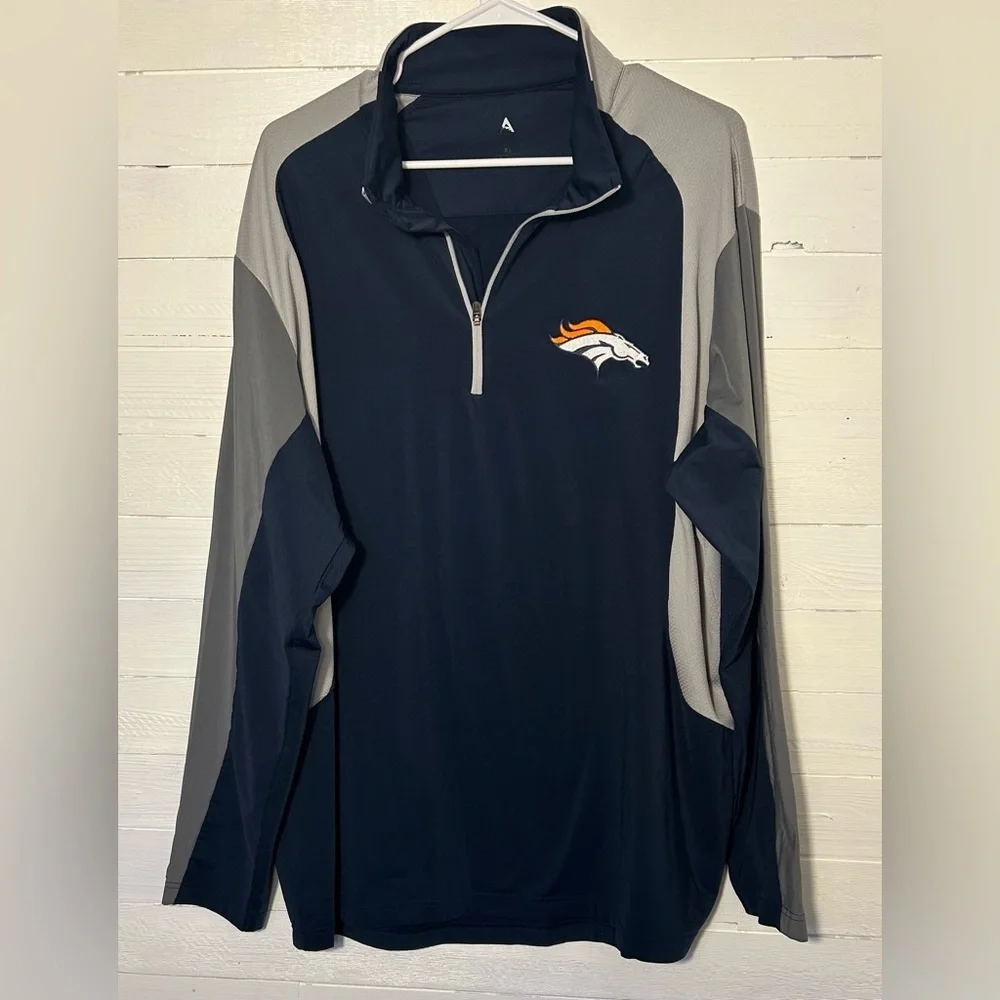 Denver Broncos Football Men’s Antigua Navy and Gray pullover. Mens size XL.
